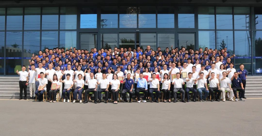 青岛BANDAO SPORTS集团成立二十五周年表彰大会隆重举行